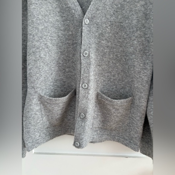GAP Men's Recycled V-neck Cardigan light gray marl size M - Picture 4 of 7